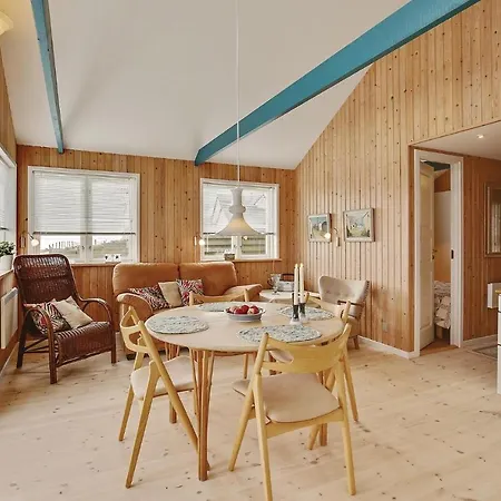 2 Bedroom Stunning In *